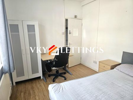 4 bedroom house of multiple occupation to rent - Photo 2