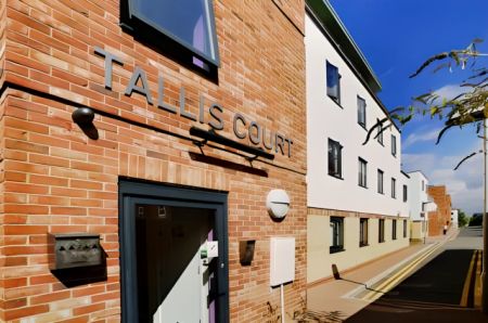 Classic Ensuite Lower Ground - Kentish House - Photo 4