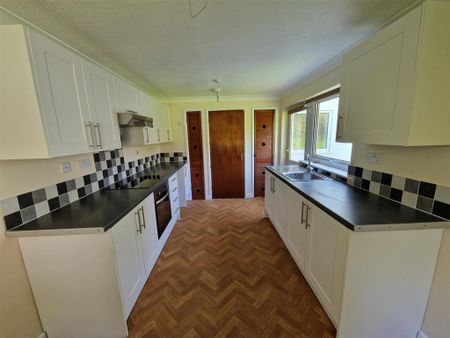 2 bedroom semi-detached bungalow to rent - Photo 5