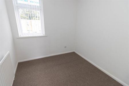 3 bedroom end of terrace house to rent - Photo 2