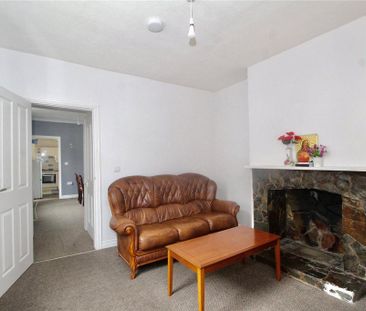 3 bedroom end of terrace house to rent - Photo 2