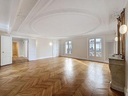 Tout savoir sur cet appartement dans le quartier Saint Philippe du Roule, à Paris 8ème - Photo 4