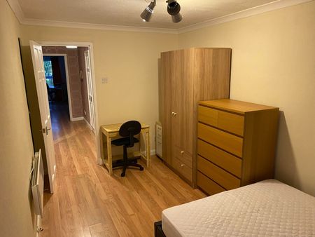 2 Bed Flat, Buccleuch Street, G3 - Photo 2