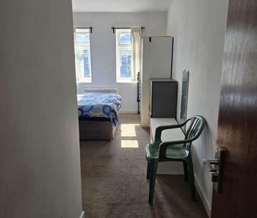 Room in a Shared House, Chaplin Road, HA0 - Photo 5