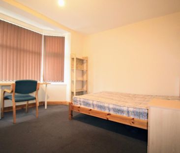 5 bedroom end of terrace house to rent - Photo 3