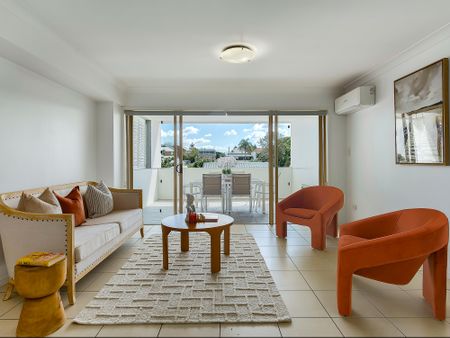 LARGE BALCONY WITH 2 CAR SPACE IN THE HEART OF SPRING HILL! - Photo 2