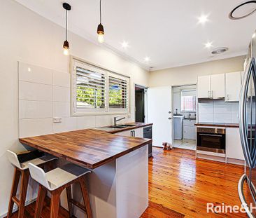 6 month lease only - Gorgeous 3 bedroom Home | Beautiful Location - Photo 3