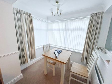 2 Bedroom Flat - Photo 4