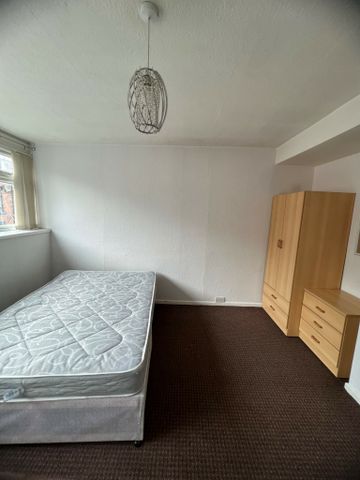 Burley Road, Burley, Leeds, LS4 - Photo 3