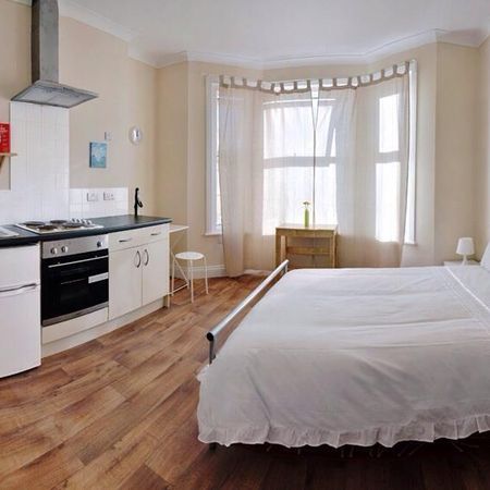 Studio to rent - Photo 4