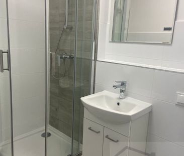 Umeblowana kawalerka z balkonem na wynajem - Zdjęcie 2