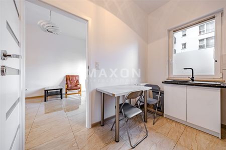 Wysoki lokal na parterze na zamkniętym osiedlu - Photo 2