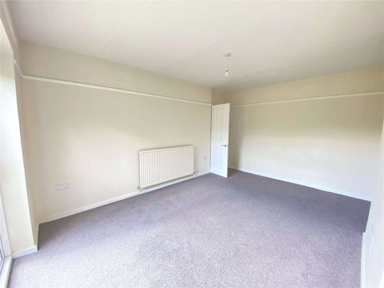 A well presented family home located in vibrant Ditton. - Photo 1