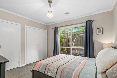 Modern low maintenance living in a prime location. - Photo 4