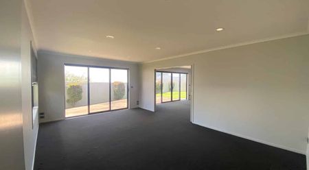 Modern Family Living in Glen Avon - Photo 3