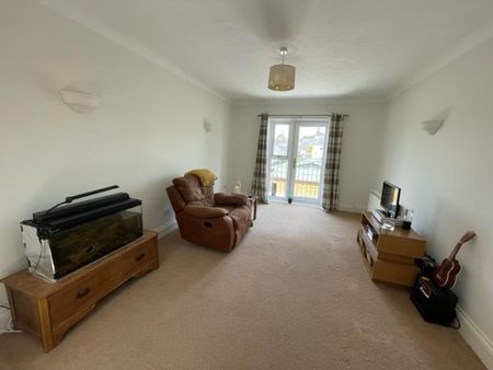 2 bedroom flat to rent - Photo 3