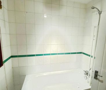 3 bedroom flat to rent - Photo 3