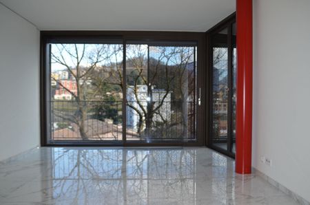 Appartamento moderno di 2,5 locali immerso nel verde - Photo 2