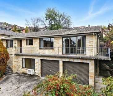 Large Three Bedroom Home with Rumpus - Photo 3