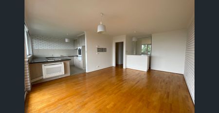 RENOVATED TWO-BEDROOM APARTMENT WITH STUNNING BAY VIEWS! - Photo 3