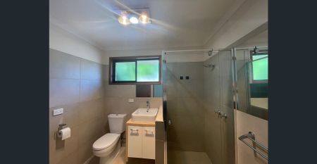 Large Family Home with Pool - Photo 3