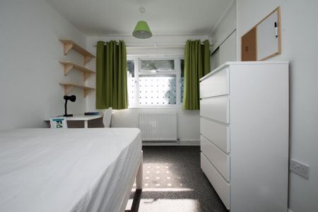 3 bedroom apartment to rent - Photo 4