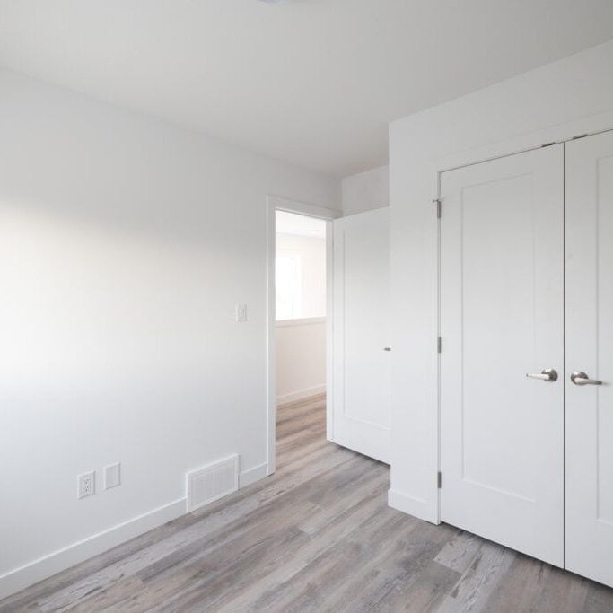 Edmonton Unfurnished townhouse Rental in West Jasper Place - Welcome to the Spruce! Beautiful Townhome Living! - Photo 1