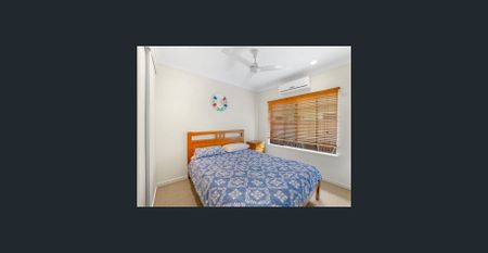 Family Home Perfect for Summer - Photo 2