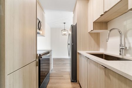 5055 Boul. des Sources, #204 - Photo 3