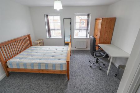 4 bedroom terraced house to rent - Photo 5