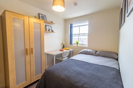 5 Bed Student Accommodation - Photo 2