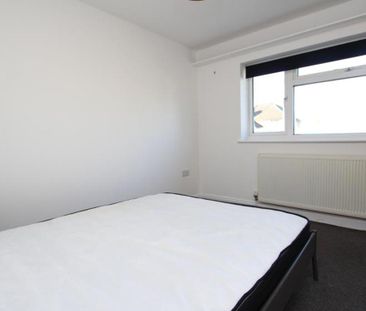 A fantastic maisonette style first floor flat available to move int... - Photo 1