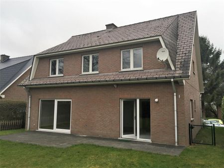 Ruime vrijstaande villa in een rustige en resientiële straat - Photo 2