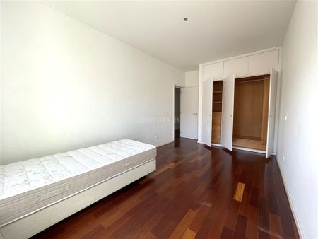 Exclusivo T4 em Telheiras – 185m² de Conforto e Funcionalidade! - Photo 3