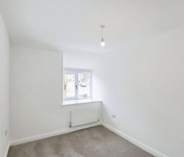 4 bedroom detached house to rent - Photo 4