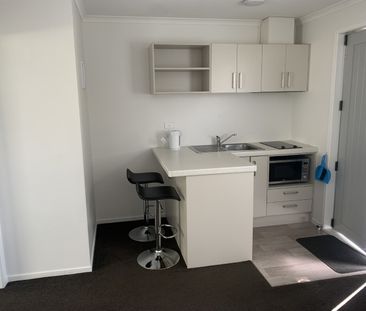 Furnished studio room - Power & Internet included - Melville - Photo 1