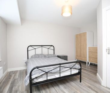 1 bedroom in a house share to rent - Photo 2