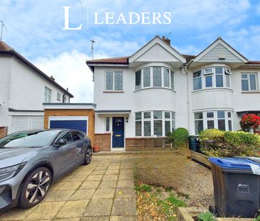 3 bedroom house to rent Parkstone Drive, SS2 - Photo 5