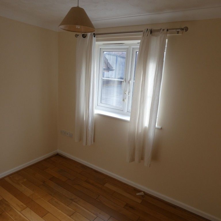 2 bed Apartment - To Let - Photo 1