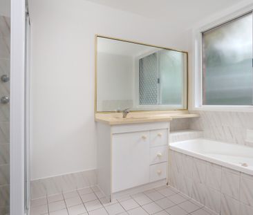 37 Dunsby Drive, Carrara QLD 4211 - House For Rent | Domain - Photo 2