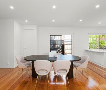 Modern House with Fireplace & Seperate Study - Photo 3