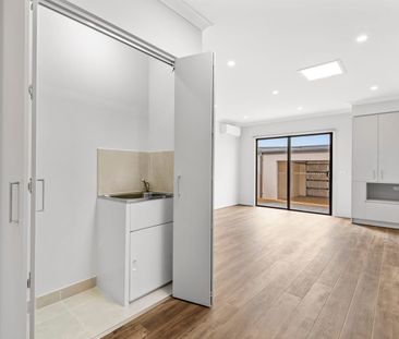 11 Callaway Street, Mambourin, Vic 3024 - Photo 2