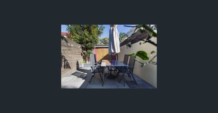 Three Bedroom Renovated Terrace with Detached Studio - Photo 5