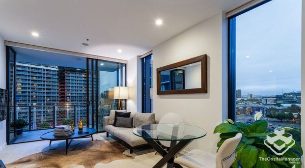 Modern 1 Bedroom Apartment For Rent - Photo 1