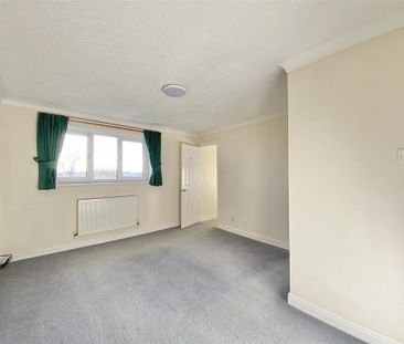 3 bedroom detached house to rent - Photo 3