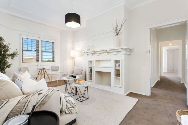 Art Deco Elegance Reinvented - A Stylish Village Sanctuary - Photo 1