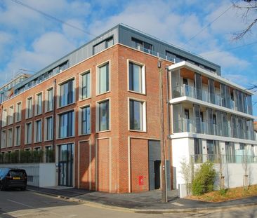 49 Station Road, 49 Station Road, Gerrards Cross,SL9 - Photo 2