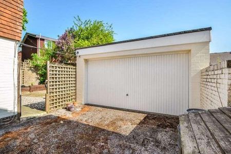 Maple Drive, Kings Worthy, SO23 - Photo 4