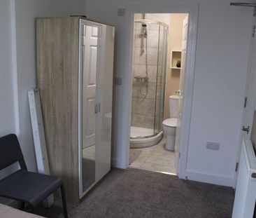 6 bedroom house of multiple occupation to rent - Photo 5