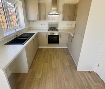 3 bedroom semi-detached house to rent - Photo 6